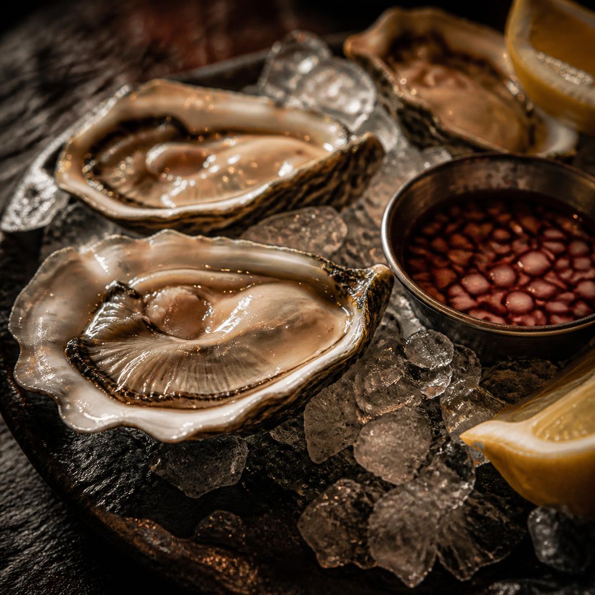 Oysters on crushed ice with mignonette